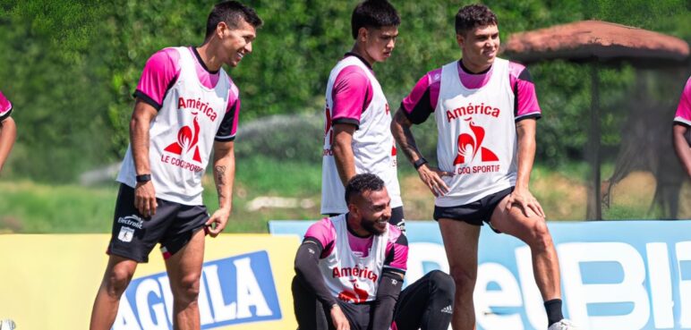 La sensible baja 'escarlata': uno de sus capitanes no viaja a Argentina para la Sudamericana
