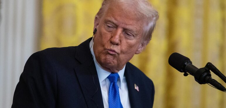 Trump y Unión Europea sellan pacto comercial que baja aranceles