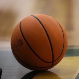 La NBA empezó con la mejor acción de los Playoffs, y así van los mejores equipos de la liga