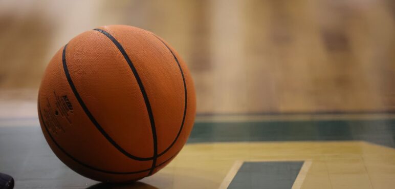 La NBA empezó con la mejor acción de los Playoffs, y así van los mejores equipos de la liga