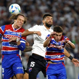 Partido entre Colo-Colo vs. Fortaleza se canceló: hubo heridos, estampida y enfrentamientos