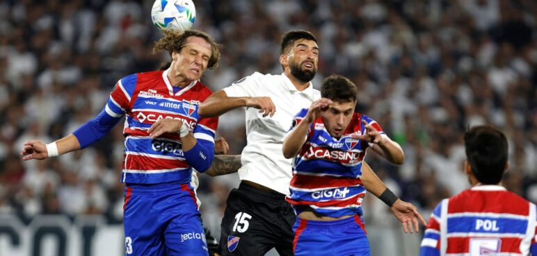 Partido entre Colo-Colo vs. Fortaleza se canceló: hubo heridos, estampida y enfrentamientos