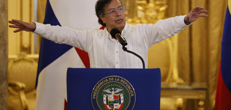 Petro considera que EE.UU. se equivoca al imponer aranceles a todo el mundo
