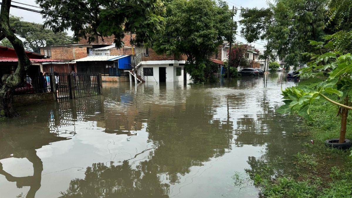 Inundaciones en el nororiente de Cali tras las fuertes lluvias de esta mañana