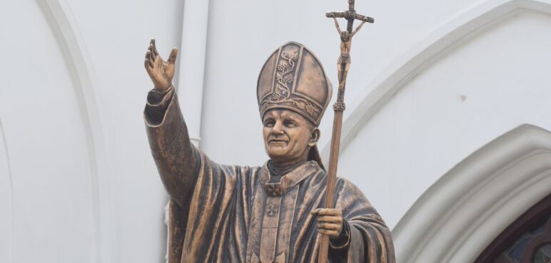 La historia del cónclave más largo de la iglesia: dejó víctimas fatales y duró años