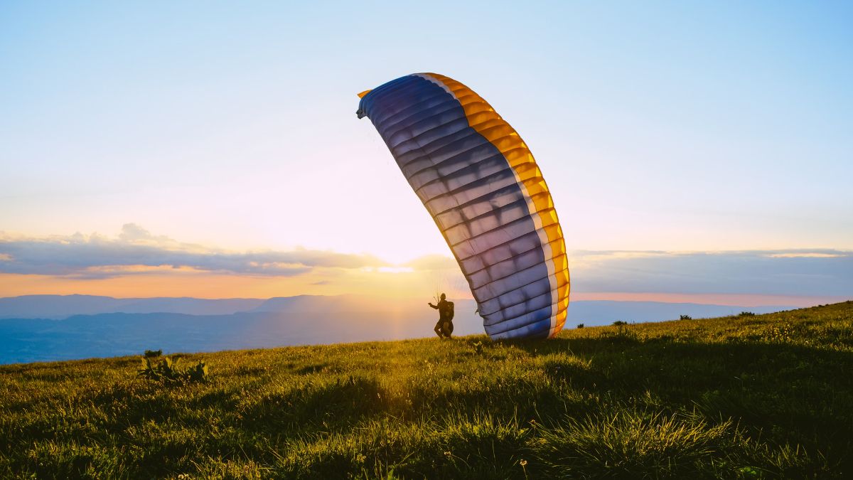 Los mejores destinos para practicar parapentismo en Colombia, un deporte de exigencia