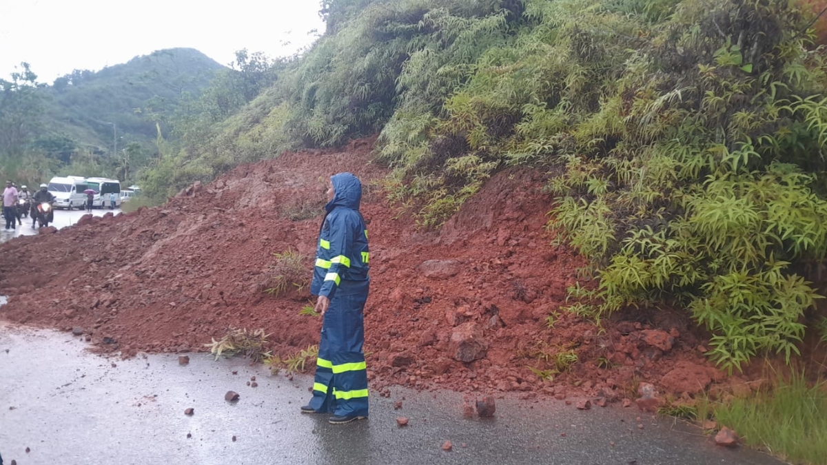 Autoridades reportan deslizamiento de tierra en la vía a Cristo Rey