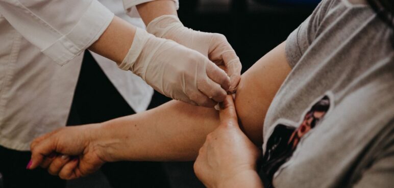 Ojo: estas personas no deberían aplicarse la vacuna contra la fiebre amarilla, según Asoreuma