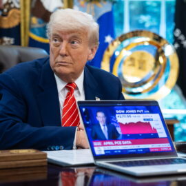 Trump eleva al 50 % los aranceles al acero y aluminio; la medida regirá desde el 4 de junio