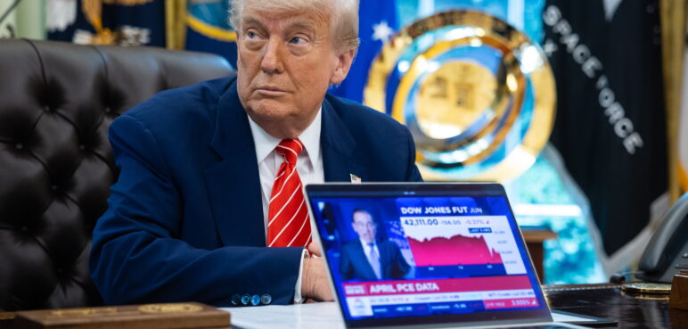 Trump eleva al 50 % los aranceles al acero y aluminio; la medida regirá desde el 4 de junio