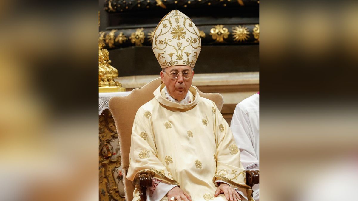 El cardenal Dominique Mamberti, la voz que desvelará al mundo el nuevo papa