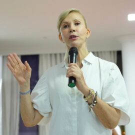 Gobernadora del Valle insta a protestas pacíficas y sin bloqueos