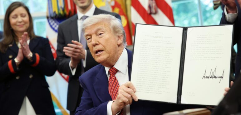 Pocos avances en tregua arancelaria de Trump; amenazas a la UE
