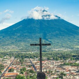 Entre volcanes y ruinas mayas: guía exprés para viajar a Guatemala