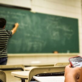 ¿Cuándo puede jubilarse un docente del sector público? Esto dice el decreto
