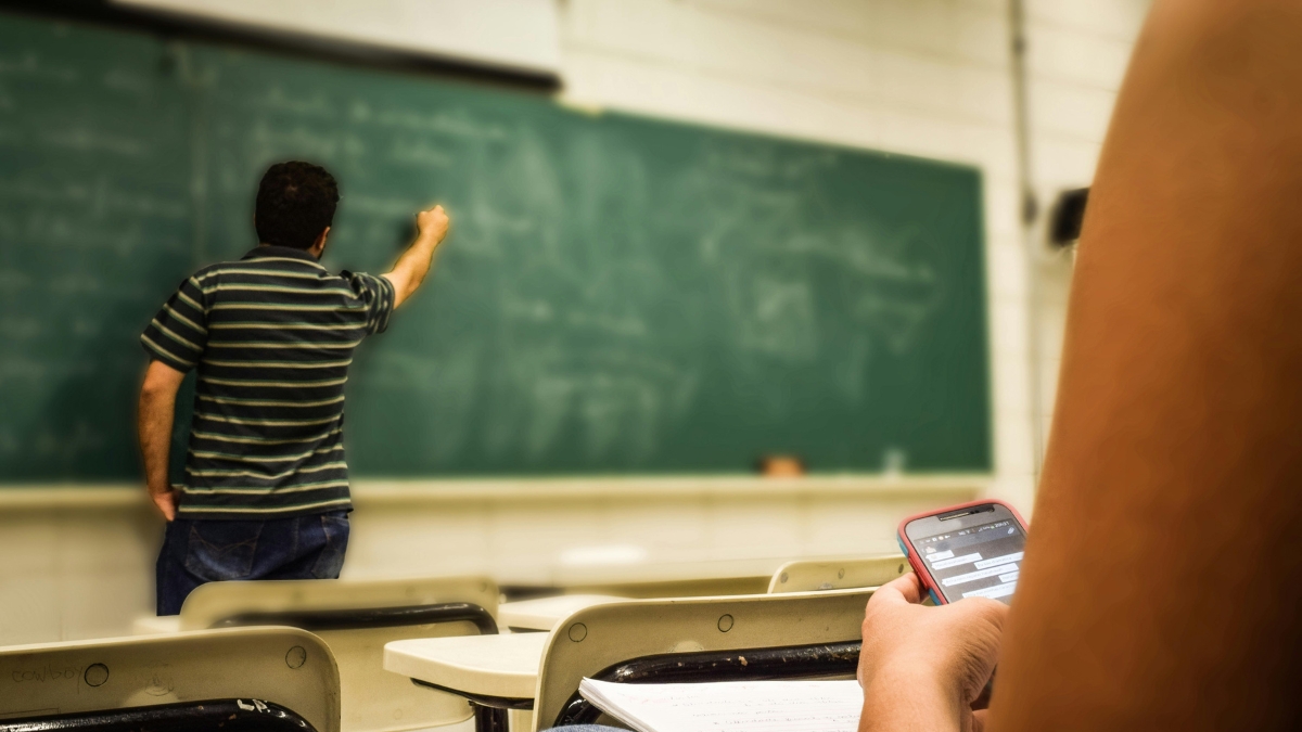 ¿Cuándo puede jubilarse un docente del sector público? Esto dice el decreto