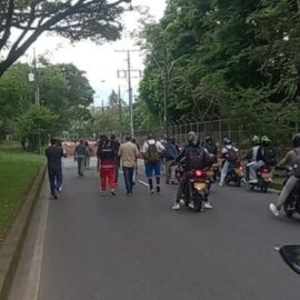 Bloqueos en norte y sur de Cali generan caos vehicular y cambios en rutas del MÍO