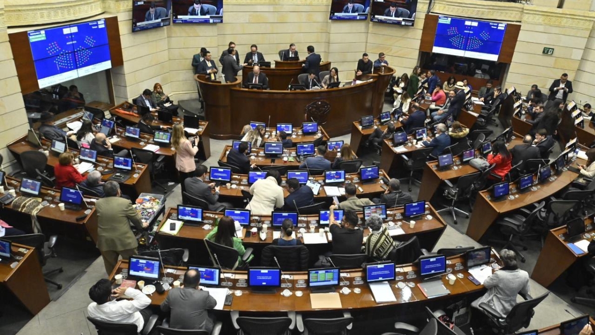 Vicky Dávila inicia oficialmente su carrera presidencial con inscripción de comité por firmas