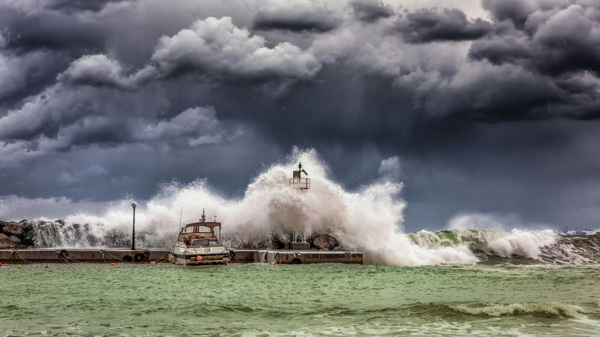 ¿Por qué se forman los Tsunamis y qué impacto tienen en los mares?