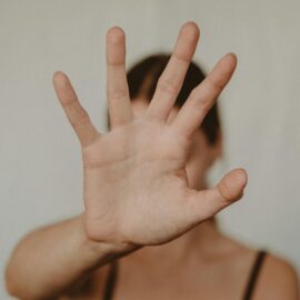 Alerta por violencia de género en Cali: organizaciones y concejalas exigen acciones urgentes