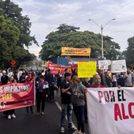 Bloqueo en la vía Palmira - Cali: habitantes de La Dolores piden construcción de alcantarillado