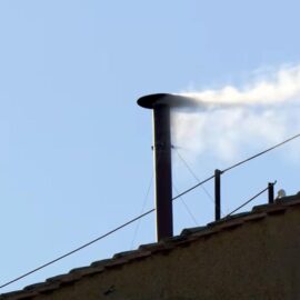 'Habemus Papam': ya hay humo blanco en la chimenea de la Capilla Sixtina