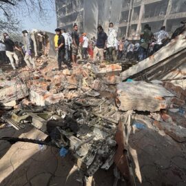 Impactantes imágenes del accidente de avión en India con 242 pasajeros a bordo
