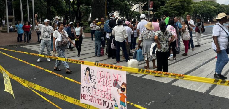 Bloqueo en el CAM por protesta de habitantes de Altos de Menga, ¿cuál es la razón?
