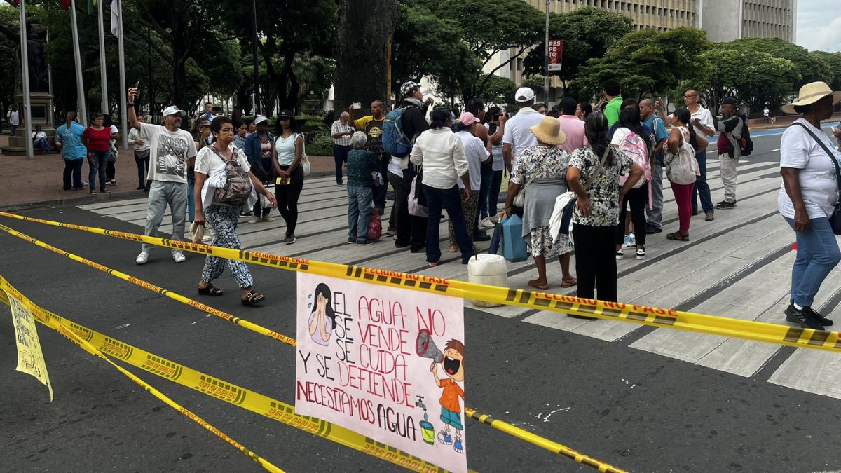 Bloqueo en el CAM por protesta de habitantes de Altos de Menga, ¿cuál es la razón?