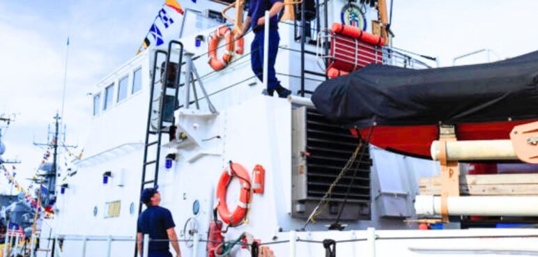 Colombia recibe tres embarcaciones patrulleras de mar donadas por EE.UU.