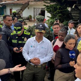 Así fue la visita del Ministro de Defensa a Potrerito tras atentado con 'carrobomba'