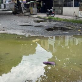 Vecinos del barrio El Jardín exigen reparación urgente de vía intransitable