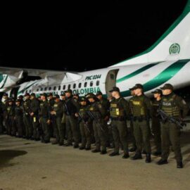 Llegan a Cali 100 nuevos policías para reforzar la seguridad tras ataques explosivos
