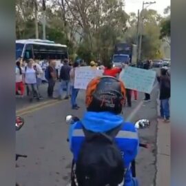 Bloqueo en la vía al mar: habitantes del corregimiento El Saladito realizan protesta