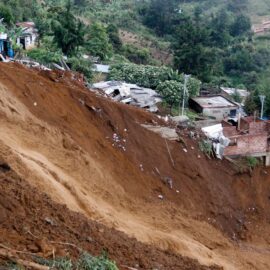 Asciende a diez el número de personas fallecidas por derrumbe en Bello, Antioquia