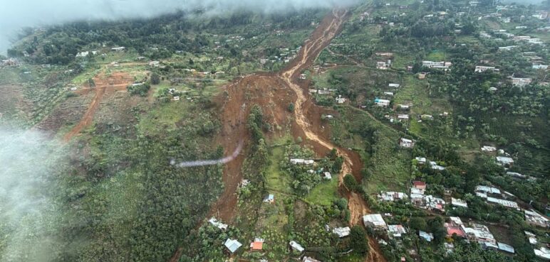 Ocho personas fallecieron tras gran derrumbe en Bello, Antioquia: hay desaparecidos