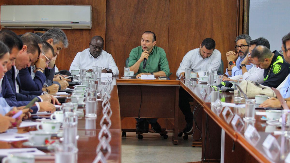 Presidente Petro llega a Cali para atender consejo de seguridad luego de ataques