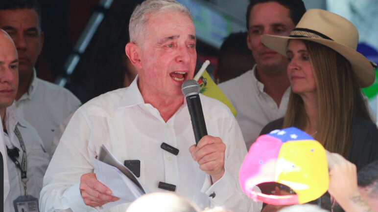El expresidente Uribe insiste en su inocencia en los alegatos finales del juicio en su contra