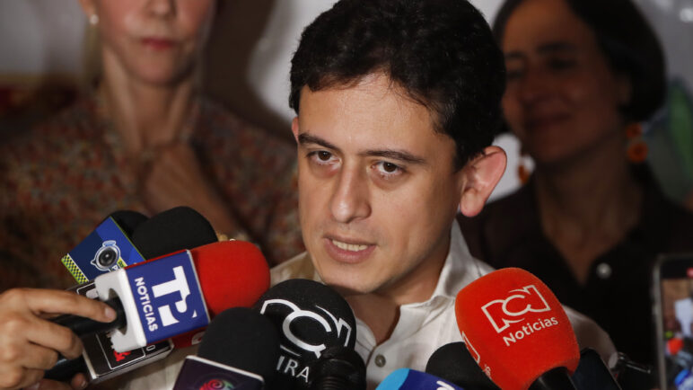 Abren investigación a exdirector de impuestos por fallas en metas tributarias
