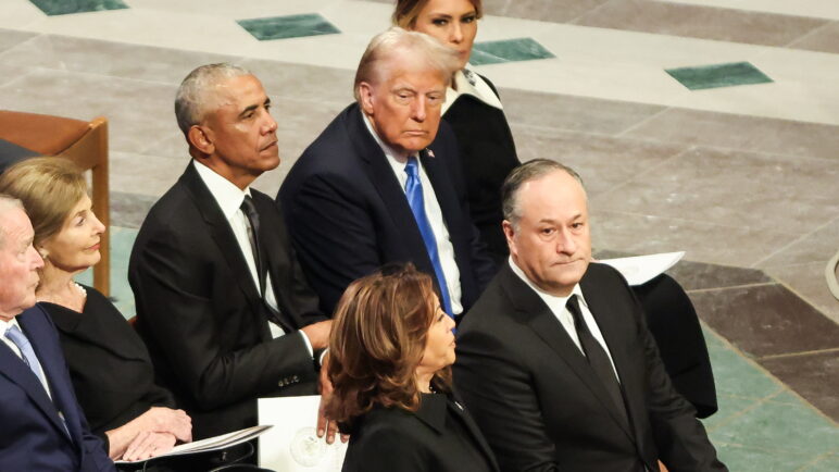 Trump comparte video falso generado con IA que muestra a Obama siendo arrestado