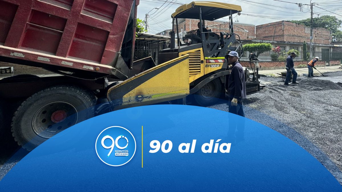 Agente de tránsito cayó a un hueco ubicado en la Carrera 8va, centro de Cali