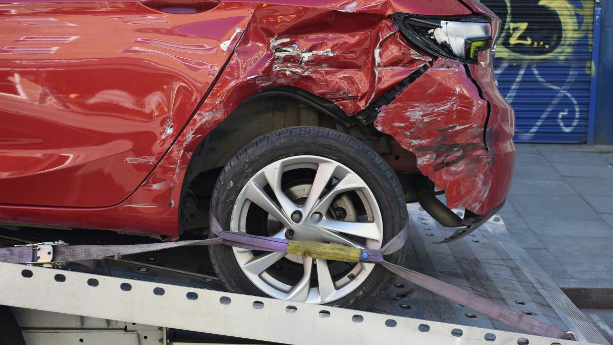 Insólito: Hombre fue sorprendido usando una botella de gaseosa como tanque de gasolina