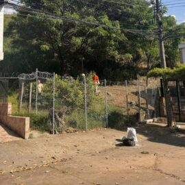Preocupación en el barrio El Bosque de Cali por cercamiento de predio