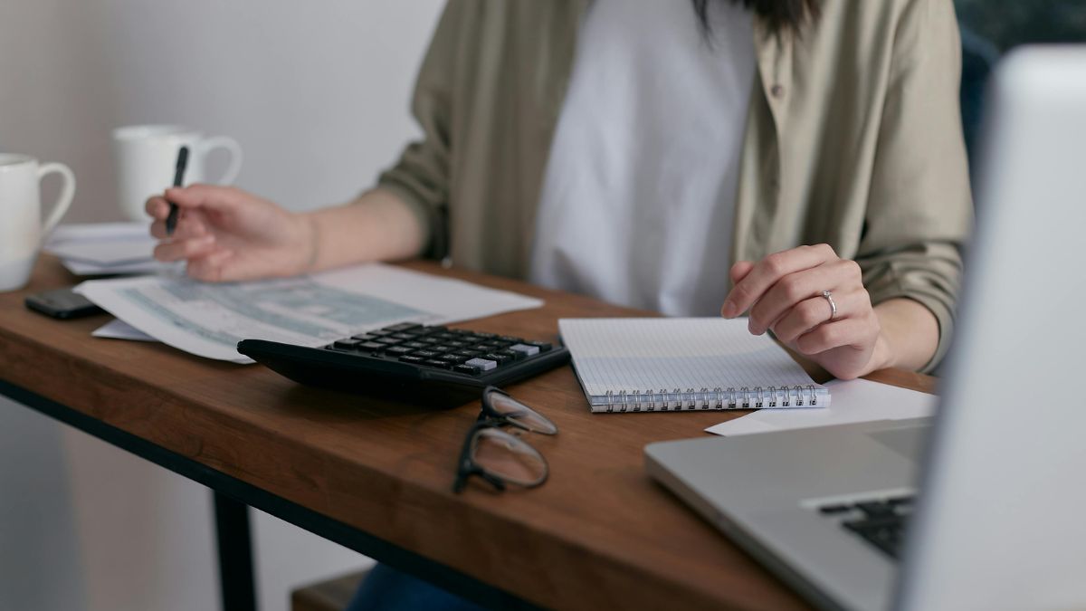 Prima navideña 2025: Calcule el valor total que deberá recibir en diciembre