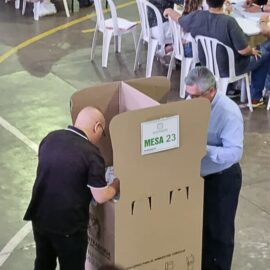 ¿Qué beneficios tienen las personas que son elegidas como jurados de votación?