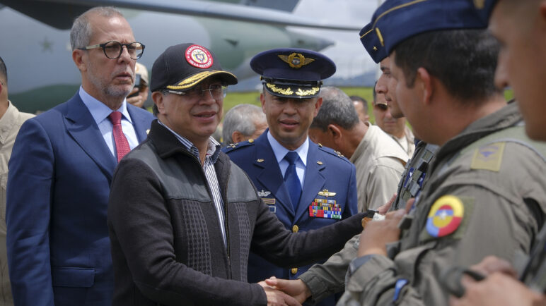 Petro asegura que "los que eran amigos no lo son ahora" y propone independencia militar