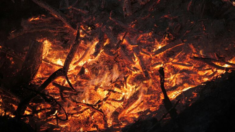 Escenario de Tomorrowland fue destrozado casi en su totalidad por un voraz incendio