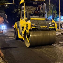 Avanza pavimentación en la carrera 66 con calle 14: nueva capa de asfalto quedará lista este jueves