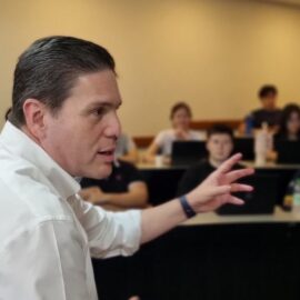 Juan Carlos Pinzón hace oficial su participación en la Gran Consulta por Colombia