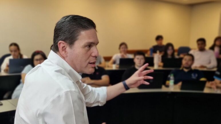 Juan Carlos Pinzón hace oficial su participación en la Gran Consulta por Colombia